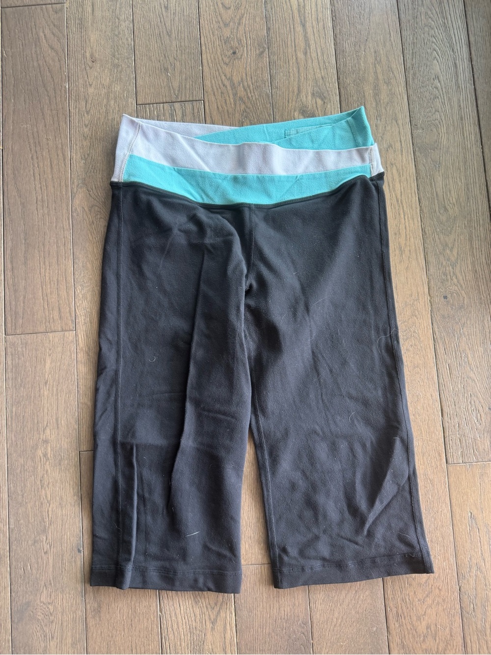 Women’s Lululemon Black Capri Leggings with Aqua & White Fold-Over Waistband